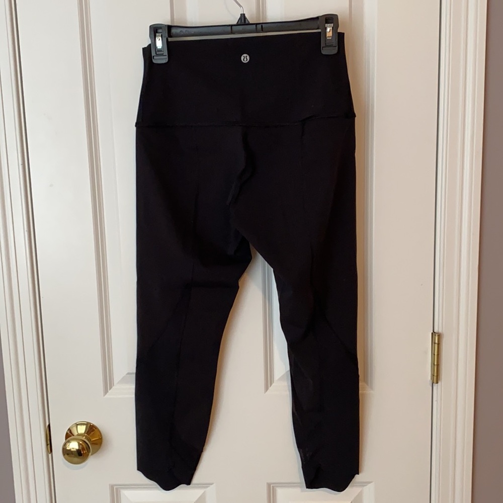 Lululemon wunder under scalloped hem HR crop 23”